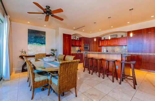 Wailea Villa | Beachfront Wailea penthouse w/ocean views and pool access