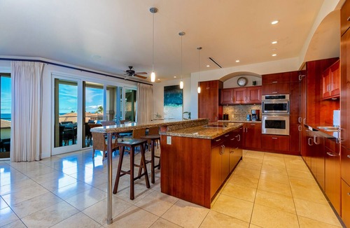 Wailea Villa | Beachfront Wailea penthouse w/ocean views and pool access