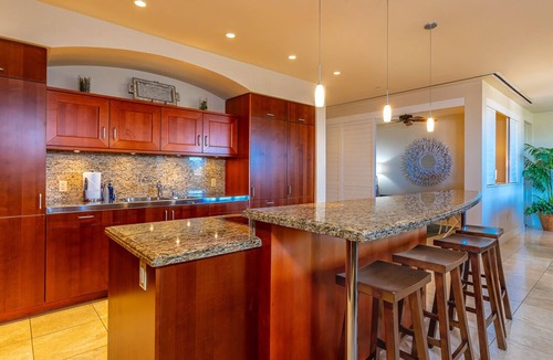 Wailea Villa | Beachfront Wailea penthouse w/ocean views and pool access