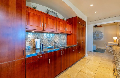 Wailea Villa | Beachfront Wailea penthouse w/ocean views and pool access