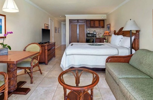 Wailua Hotel | Beautiful OCEAN VIEW with free Parking & Top Floor