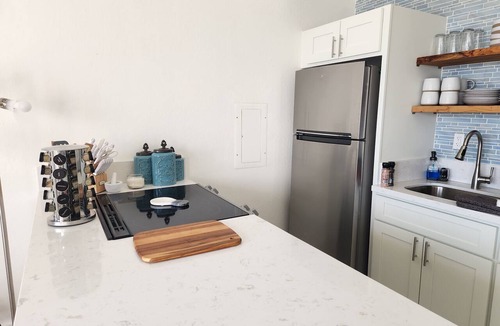 Makaha Valley Condo | Beautifully renovated condo in paradise - car included!