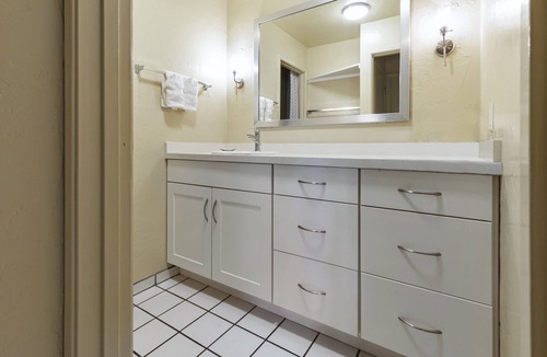 Wailua Hotel | Best Choice! Unit with Kitchen, Outdoor Pool, Free Parking Onsite!