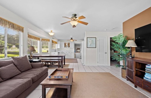 Kamuela House | BEST PLACE TO STAY! Close to Town and World Class Beaches!