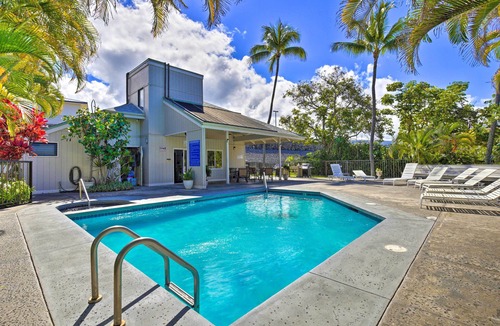 Historic Kailua Village Condo | Big Island Condo w/Pool Access: Walk to Beach!