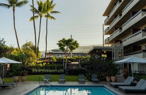 Historic Kailua Village Hotel | Bikes, Yoga Session, Pool & Garden Peace – All You Need for an Island Recharge