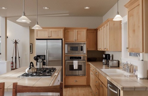 RiverWild House | Bluebird Day - Big River, Luxurious 4BR home in Bend, perfect for families or groups of up to 8.