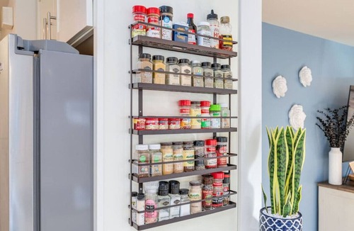Central District House | Bright & Comfy Central Gem