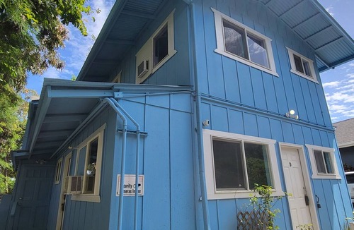 Wailuku Apartment | Budget Downtown Studio-D w/Queen Bed, Twin Love Seat AC, WIFI & 4 free Streamers
