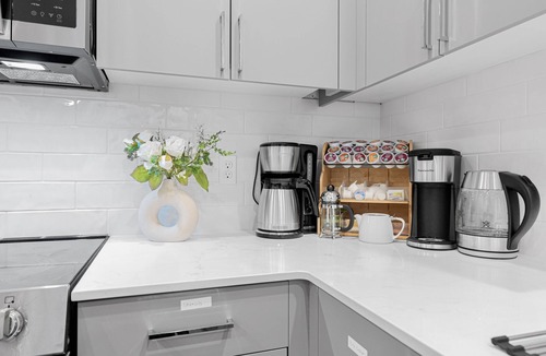 Broadway House | CapHill 3B3B, Needle View, A/C & Free Parking