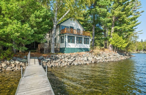 Rangeley House | 🐾Cedarcliff - One of a kind private location on the edge of Rangeley Lake, dog friendly