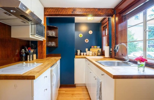 Broadway Bed & Breakfast | Charming 1bd Suite in Cap Hill - With Parking