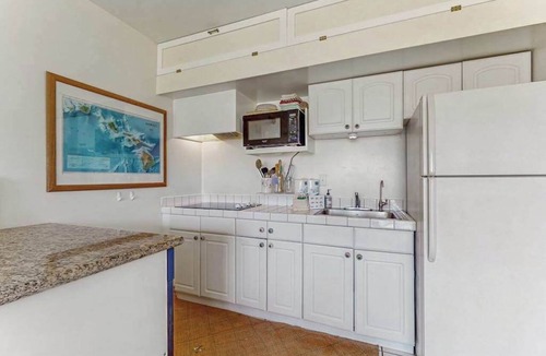 Maunaloa Apartment | Charming 1st-Floor Molokai Studio with Ocean View, Pool & W/D