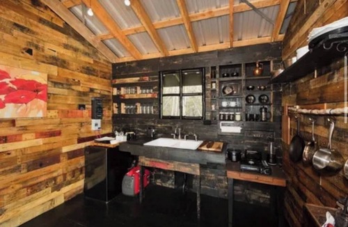 Hawaiian Acres Cabin | Charming 2-bedroom off grid cabin in peaceful Hawaiian Acres getaway