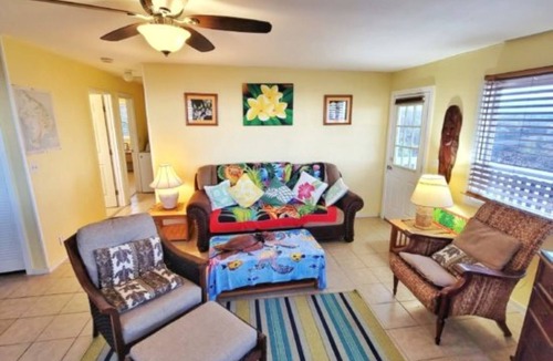 Kona Gardens Estates Cottage | Charming 2-bedroom cottage in Ocean View with WiFi access!