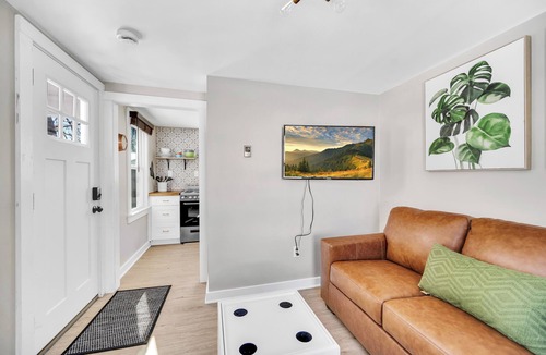 Montville House | Charming bungalow - All new, 5 minutes from Mohegan