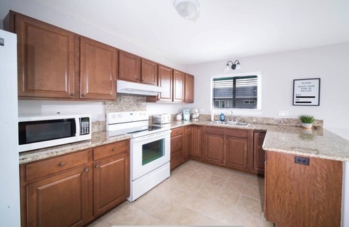 Coconut Grove Apartment | Charming Loft in peaceful Kailua with WiFi, AC, and Mountain views.