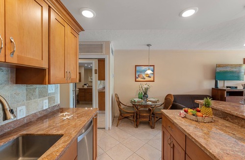 Historic Lahaina Front Street House | Charming mountain-view studio perfect for a romantic escape-Lahaina Shores 514
