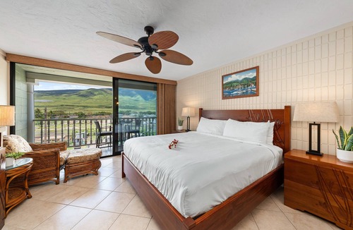 Historic Lahaina Front Street House | Charming mountain-view studio perfect for a romantic escape-Lahaina Shores 514