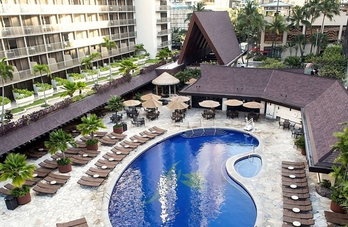Waikiki Apartment | Charming Tropical Getaway! Onsite Dining, Pets Allowed, Steps To Waikiki Beach