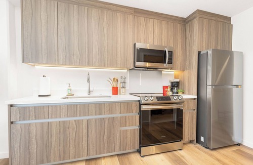 Ala Moana Condo | Chic Studio with Skyline Views at The Park on Keeaumoku