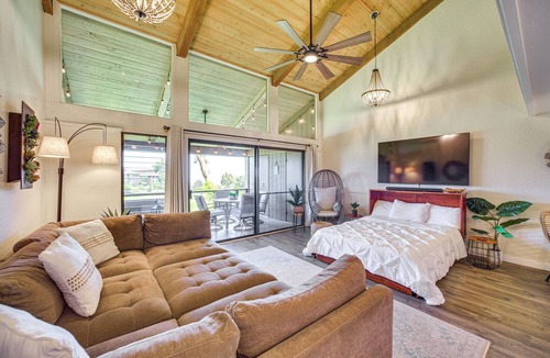 Waikoloa Apartment | Chic Waikoloa Condo w/Lanai + Complex Pools!
