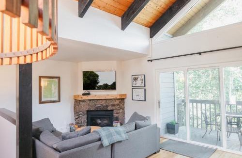 Intermountain House | 'Chillside Chalet' Modern West Vail Townhouse!