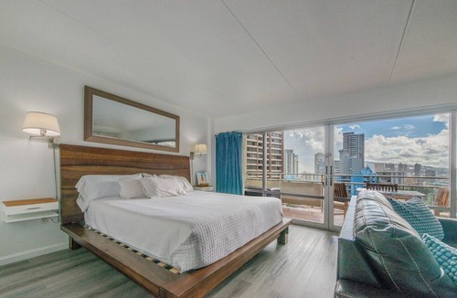 Waikiki Condo | City-View Waikiki Beach Condo - Free Parking!