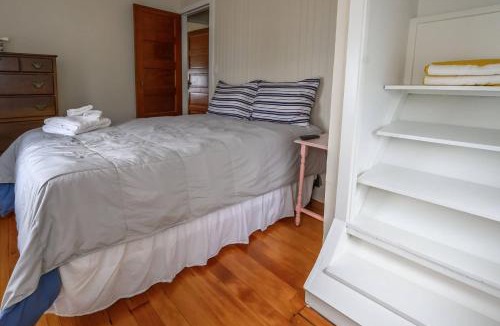 Kingston House | Clara's Retreat: Rocky Nook Kingston
