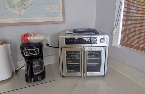 Kahaluu-Keauhou Apartment | Comfortable and spacious one bedroom Ohana unit with Cal King Bed, pool access.