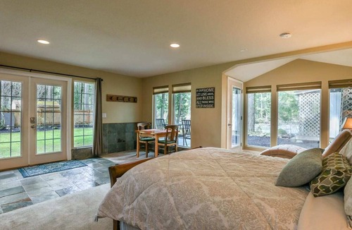 Tanner Cottage | Cottage Located Directly On The River