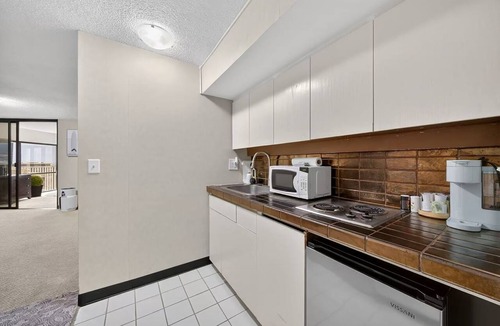 Downtown Honolulu Apartment | Cozy 1-bedroom apartment with Sofa bed and AC in peaceful Honolulu