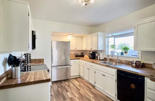 Central Tacoma House | Cozy Craftsman Home by 6th Ave. Entire home in Tacoma, Washington