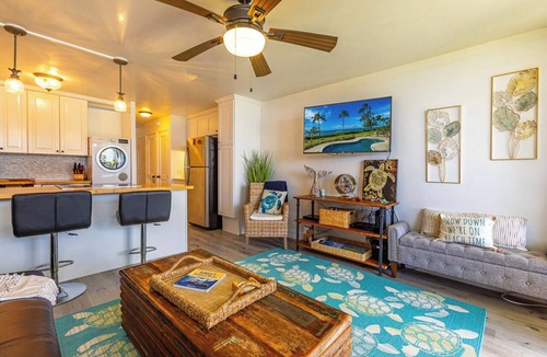 Maalaea Condo | Cozy Oceanfront Condo Whales Pool Beach Access and Central Maalaea Location