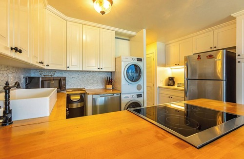 Maalaea Condo | Cozy Oceanfront Condo Whales Pool Beach Access and Central Maalaea Location