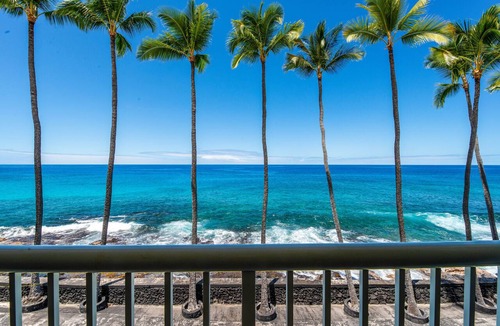 Kahaluu Bay Condo | DIRECT OCEANFRONT SUNSETScrashing waves!Newly remodeled! AUG specials inquire!