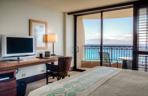 Lahaina Hotel | Dive Into Your Summer Vacation! Garden View, Outdoor Pool, Beachfront