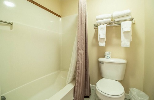 Ogunquit Cabin | Double room - 2 double beds