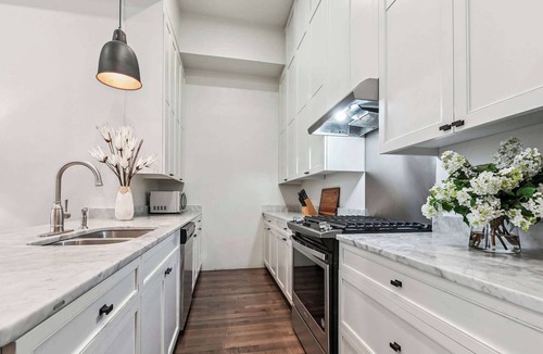 Central Business District Hotel | Downtown 6 Condo Combo | 12BR 12BA