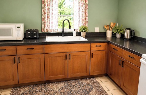 Pauwela Apartment | Dual Balconies Full Kitchen + Parking