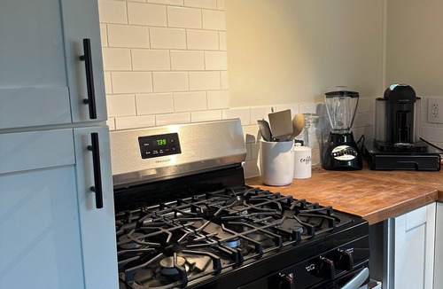 Hilo Cabin | Eco Tiny Home on Organic Farm Within Minutes of Downtown Hilo.