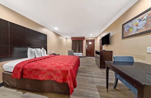 Central Escondido Hotel | Econo Lodge Inn & Suites Escondido Downtown