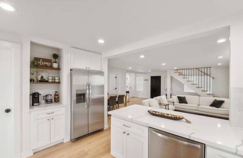 Puyallup House | EDEN by the Farm, Top 1% clean house, close to Farm 12, Foothils trail