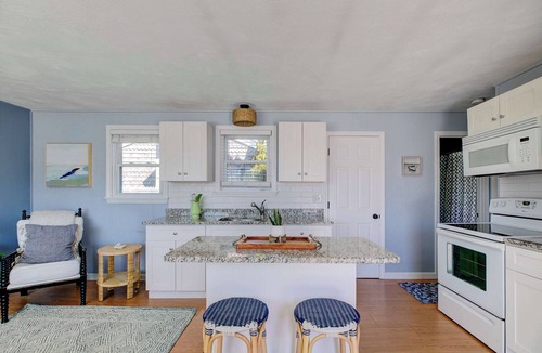Easton's Point House | Ellery Bungalow #51- Island Calm Near Newport