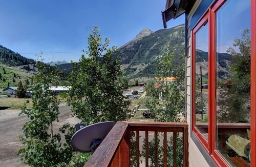 Silverton House | Entire Silverton home w/garage & bike tools!