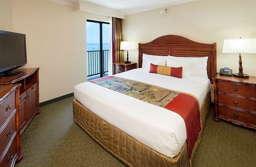 Waikiki Hotel | Enviable Honolulu Address! Beachfront, Spa, Pool, 3 Restaurants, Steps to Sand!