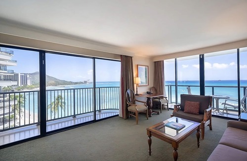 Waikiki Hotel | Enviable Honolulu Address! Beachfront, Spa, Pool, 3 Restaurants, Steps to Sand!