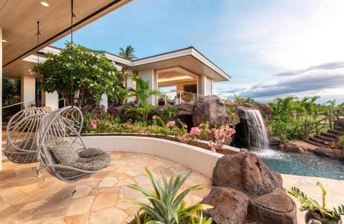 Kamuela House | Experience luxury at Hale 'O Ka La in Kamuela, featuring 5 bedrooms and stunning amenities.