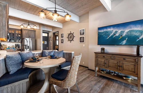 Kailua-Kona Condo | Fabulous Top Floor Penthouse with Two Bedroom Suites - Unit 413