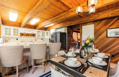 Newberg Cabin | Fairview Cabin: 3bed/3.5ba Chalet in Wine Country!